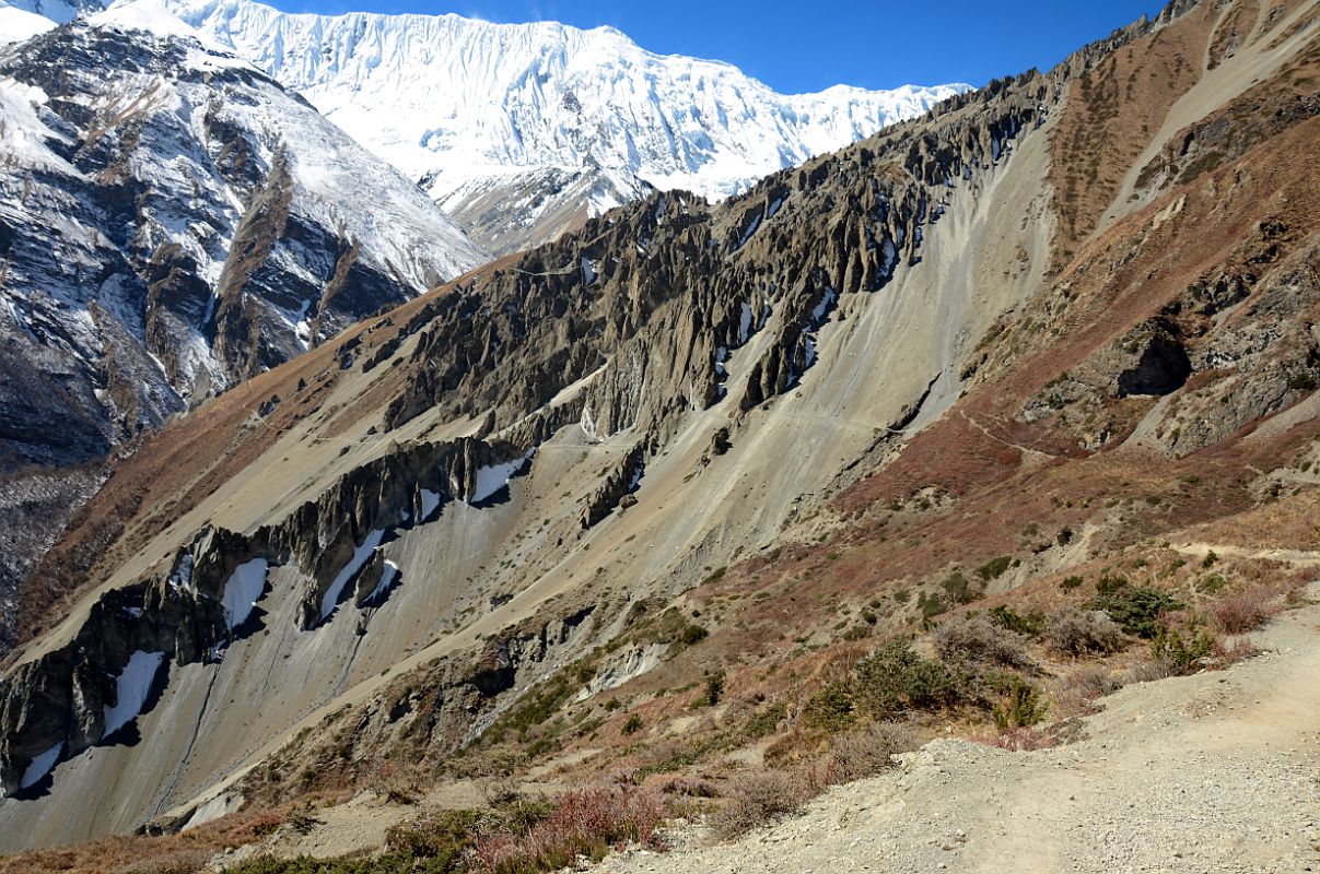 16 Looking Ahead To The Steep and Unstable Scree Slope On The Lower Trail From Tilicho Peak Hotel To Tilicho Base Camp Hotel With La Grande Barriere Above 